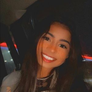 Meet your Posher, Adriana